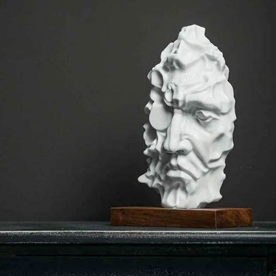 SENECA - besondere Steinskulpturen vom Bildhauer Steinbildhauer Jonas Eideloth Landau, München