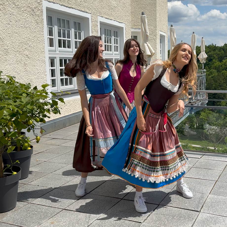 Dirndldesigner, Designerdirndl aus Pullach b. München, Hip-Hop Showact