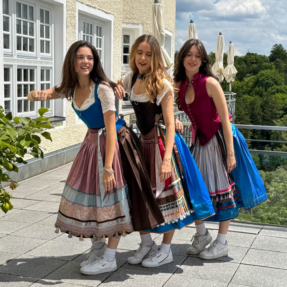 Dirndldesigner, Designerdirndl aus Pullach b. München, Hip-Hop Showact