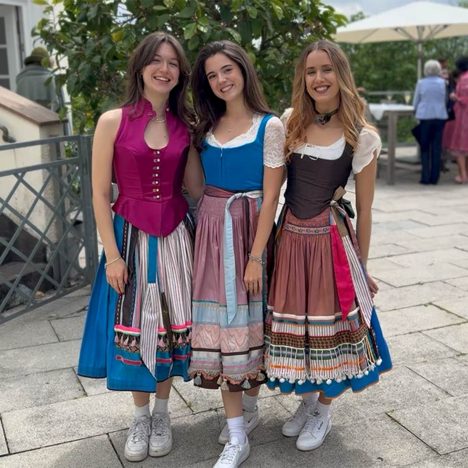 Dirndldesigner, Designerdirndl aus Pullach b. München, Hip-Hop Showact