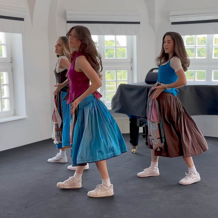 Dirndldesigner, Designerdirndl aus Pullach b. München, Hip-Hop Showact