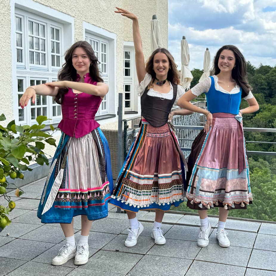 Dirndldesigner, Designerdirndl aus Pullach b. München, Hip-Hop Showact
