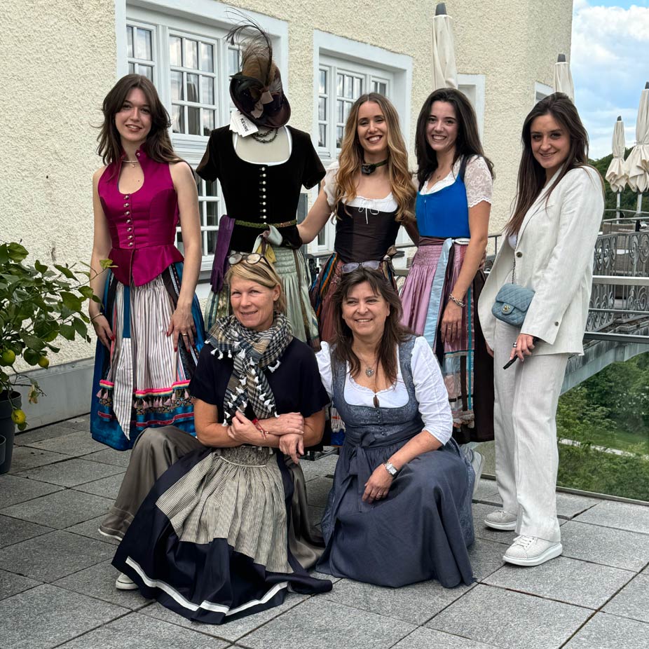 Dirndldesigner, Designerdirndl aus Pullach b. München, Hip-Hop Showact