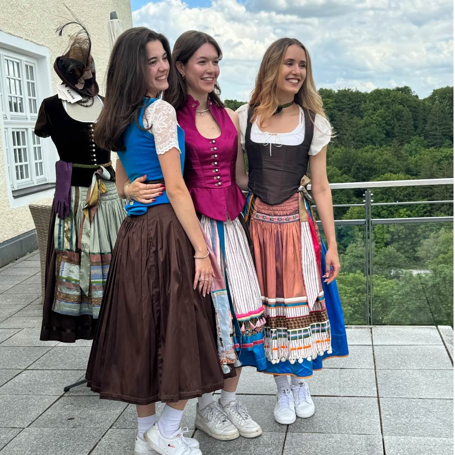 Dirndldesigner, Designerdirndl aus Pullach b. München, Hip-Hop Showact