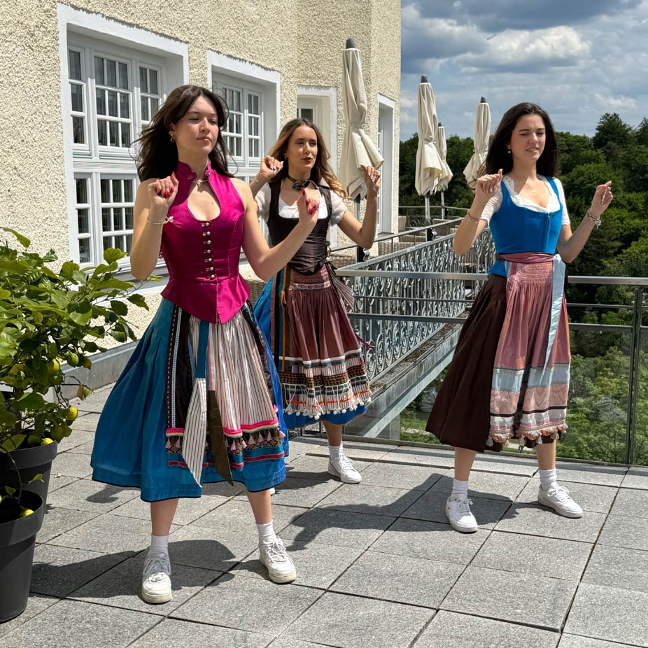 Dirndldesigner, Designerdirndl aus Pullach b. München, Hip-Hop Showact