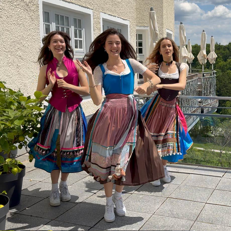 Dirndldesigner, Designerdirndl aus Pullach b. München, Hip-Hop Showact
