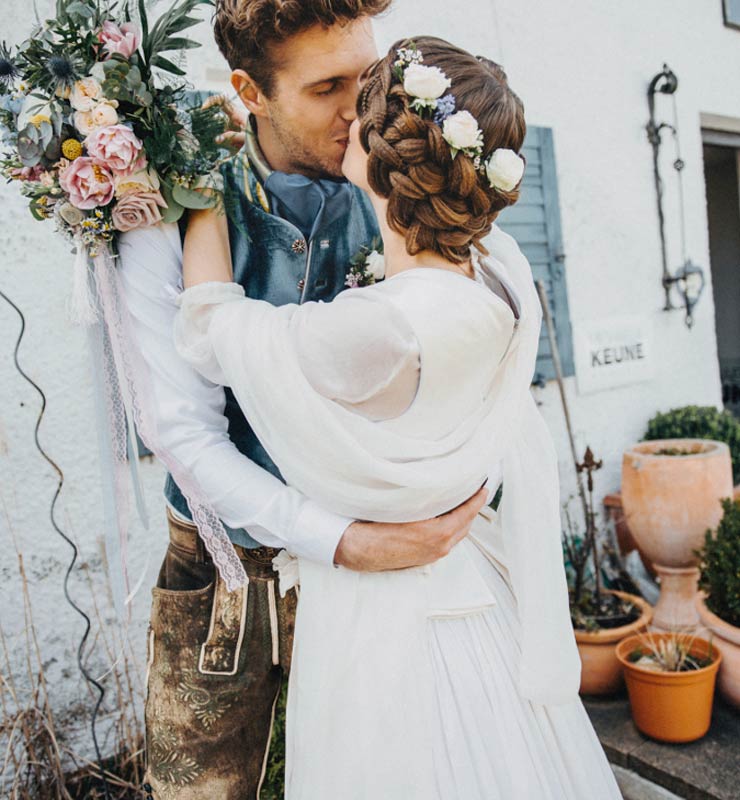 Brautdirndl, Hochzeitsdirndl aus München von Michela Keune