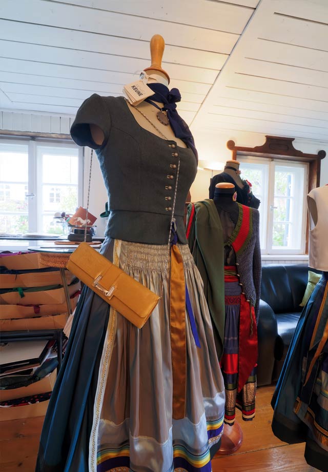 Luxus Dirndl – exklusive Dirndl von Michaela Keune