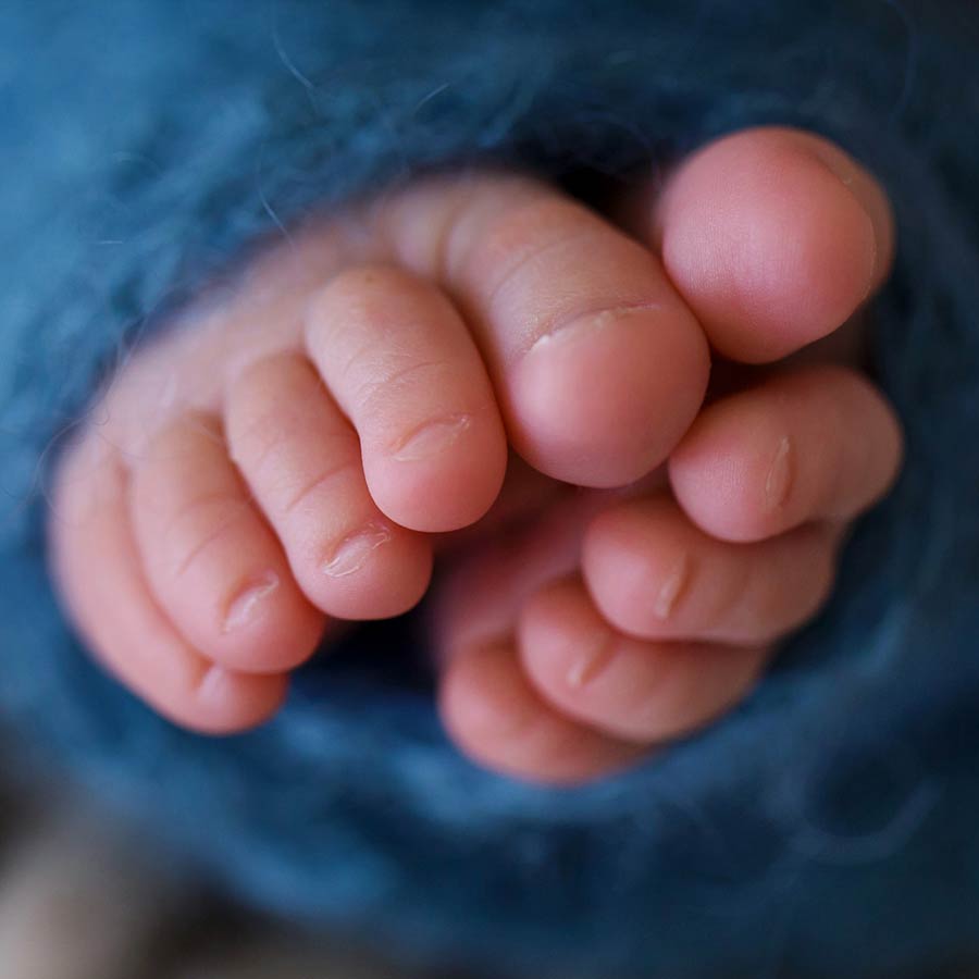 Newbornshooting Neugeborenenshooting in München mit der Babyfotografin Anne Deml
