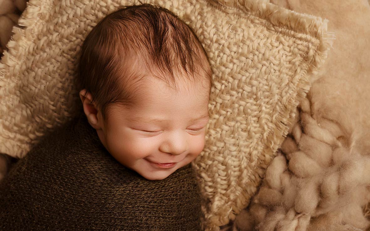 Newbornshooting Neugeborenenshooting in München mit der Babyfotografin Anne Deml